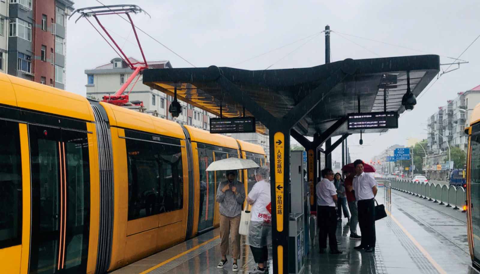 ¿Por qué las ruedas del tranvía son 'invisibles'? Presentación de la tecnología central de los tranvías de piso bajo