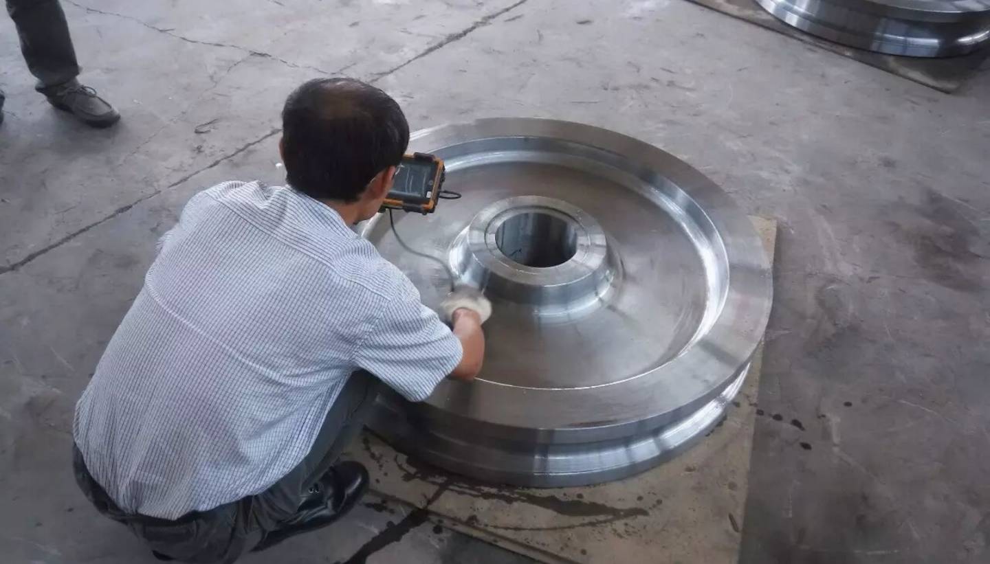 Guía de pesos de ruedas de grúa: cómo el material, el diseño y la aplicación afectan el peso | Proveedor de componentes ferroviarios industriales